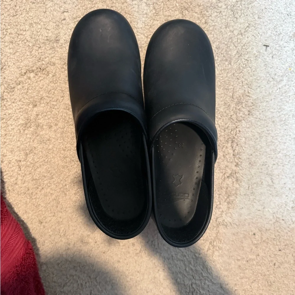 LIKE NEW Dansko Black Slip-On Clogs, Women’s 38 // 7.5-8 - Picture 3 of 10